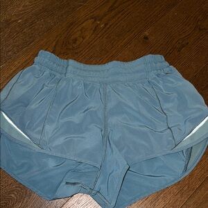 Hotty Hot lululemon shorts size 4 in a 2.5 inch
